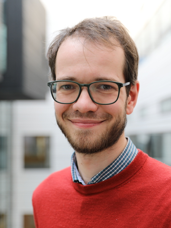 Dr Erik Mackie