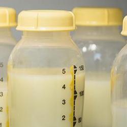 Breast milk in bottles (image: Jamie Grill/The Image Bank)
